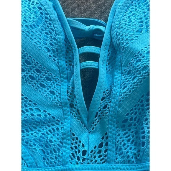 BECCA Women's‎ Color Play Crochet One Piece Swimsuit Plunge Neck Blue Size Med - Picture 5 of 8